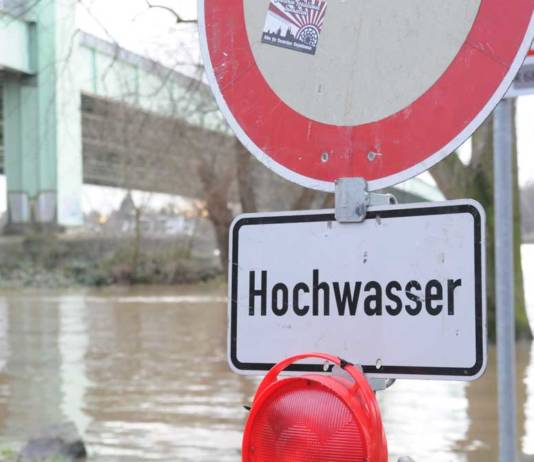 Wegen Hochwassers wurde die Schifffahrt auf dem Rhein bei Basel komplett eingestellt