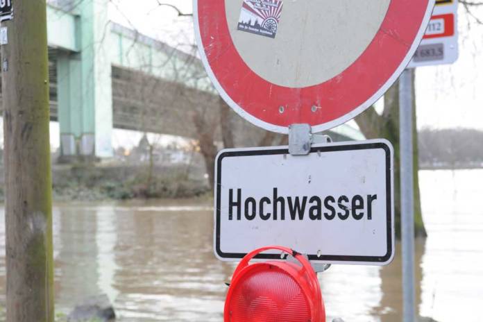 Wegen Hochwassers wurde die Schifffahrt auf dem Rhein bei Basel komplett eingestellt