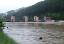 Das Wehr Guttenbach bei einem Hochwasserereignis