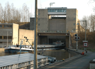 Die Schleuse Kriegenbrunn am Main-Donau-Kanal