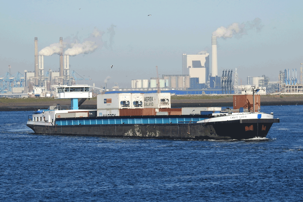 Noch immer gibt es in den Westhäfen Rotterdam und Antwerpen Verspätungen bei der Abfertigung von Binnenschiffen. Deshalb erhebt Contargo auch weiterhin einen Stauzuschlag