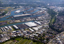 Im Rheinhafen Karlsruhe hat es eine Gewässerverunreinigung gegeben