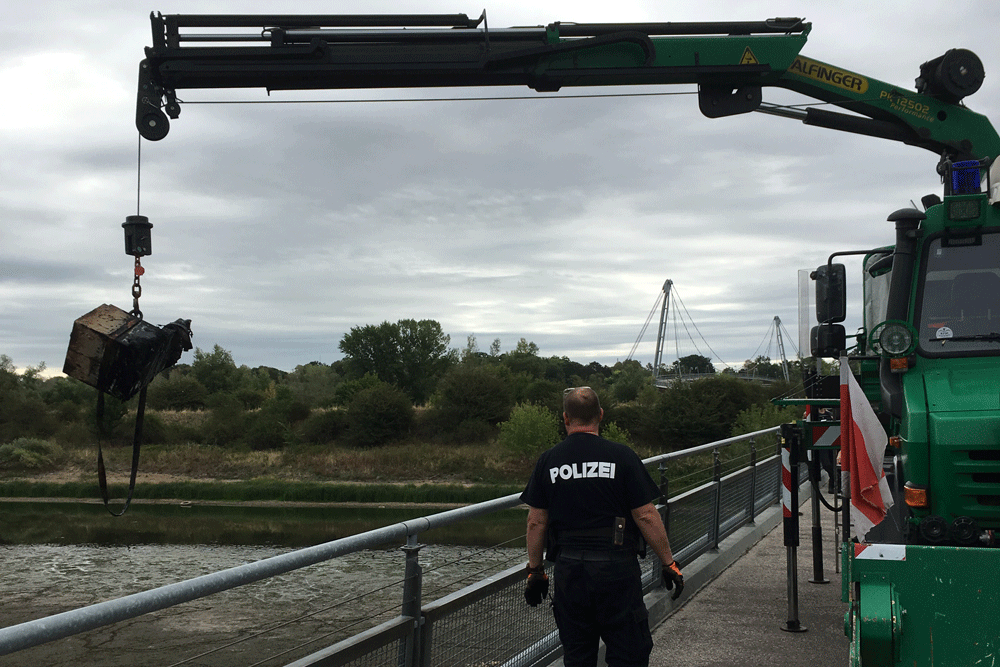 Taucher Bergen Fünf Tresore In Magdeburg - Binnenschifffahrt Online