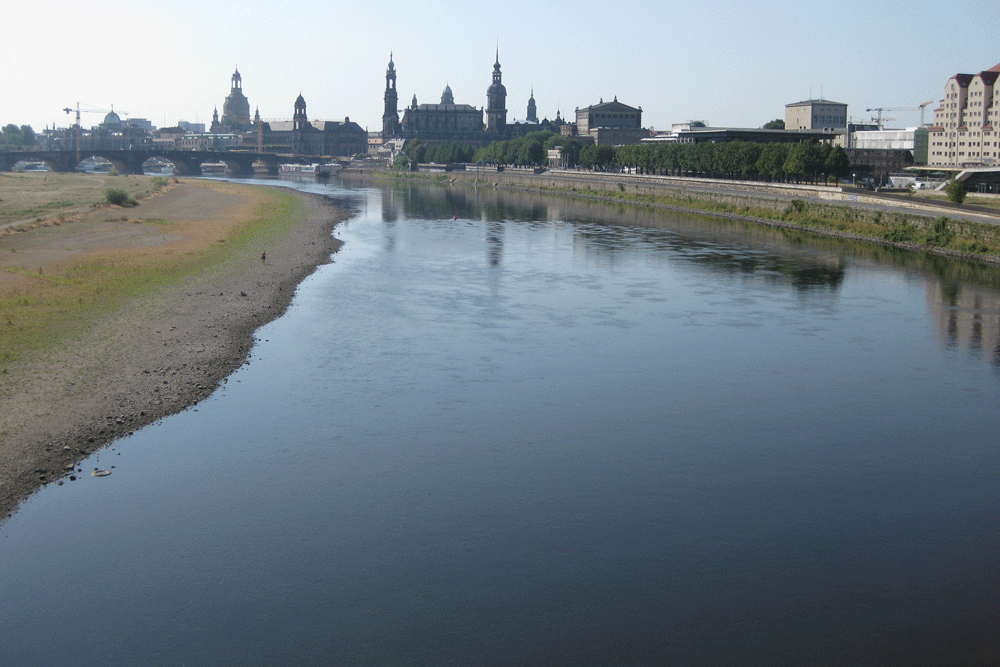 Da der Wasserstand auf der Elbe bei Dresden zu niedrig ist, wurde die Schifffahrt eingestellt