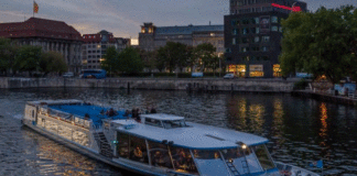 Die Stern- und Kreisschiffahrt will die Luft in Berlin durch Elektroschiffe verbessern