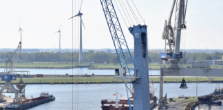 Seit Juni besitzt der Weserport in Bremen einen neuen Hafenmobilkran
