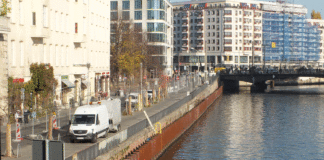 Am Schiffbauer Damm in Berlin wird die Kaimauer auf 220 m Länge instandgesetzt
