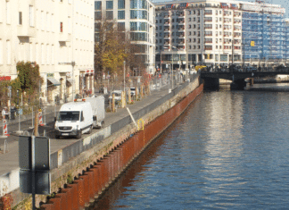 Am Schiffbauer Damm in Berlin wird die Kaimauer auf 220 m Länge instandgesetzt