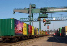 Im Hafen Niehl in Köln ist der erste Zug aus China umgeschlagen worden