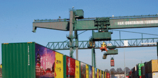 Im Hafen Niehl in Köln ist der erste Zug aus China umgeschlagen worden