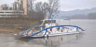 Nach monatelangen Verzögerungen konnte der Stapellauf der Donaufähre »Posching« in Oberwinter nun vollzogen werden