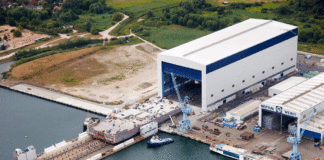 Bei der Neptun Werft werden Sektionen für die großen Kreuzfahrtschiffe gefertigt