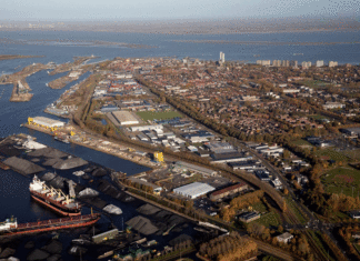 Terneuzen ist Teil des Hafenverbunds North Sea Port. Dazu zählen auch Vlissingen und Borssele am anderen Ufer der Schelde sowie Gent in Landesinneren