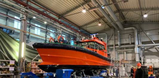 Das Lotsenboot von DanPilot ist in Estland mit Folien von Renolit beschichtet worden