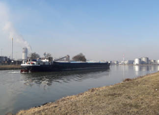 Donau Einfahrt Oelhafen Linz viadonau