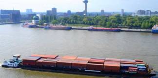 Die Intercity Barge auf der Maas