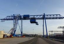 Der Containerkran von Contargo in Neuss hat nun einen längeren Ausleger