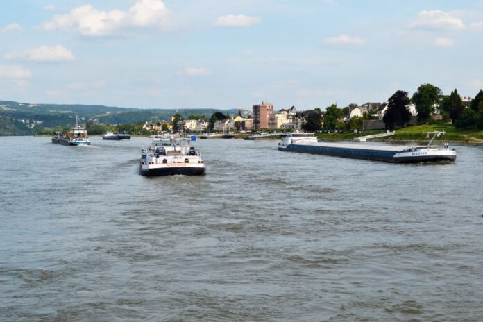 Schiffe, Rhein
