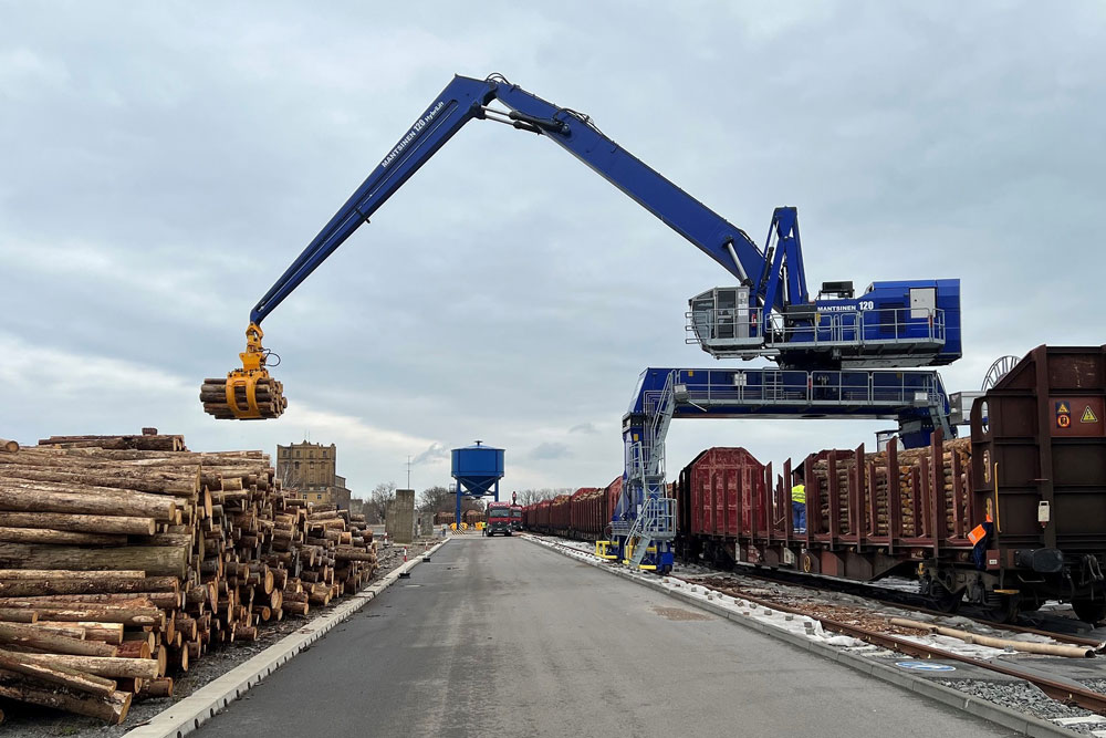 Holzverladung im Hafen Torgau © SBO