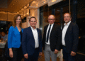 Verabschiedung (v.l.): Judith Haehner, Lars Hörnig, Oberbürgermeister Achim Hütten und Jan Deuster © Meta Welling