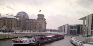 Binnenschiff, Berlin, Reichstag