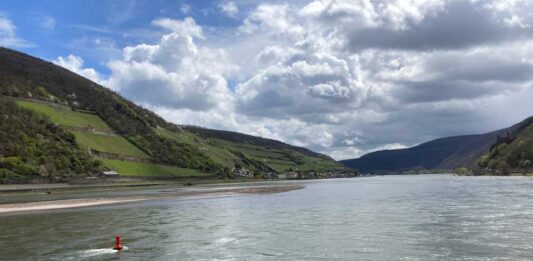 Rhein, Niedrigwasser, Binnenschifffahrt, Mittelrheintal, Pegel Kaub, Mittelrhein