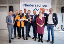 Niedersachsen Ports: Weihten ein neues Gebäude in Cuxhaven ein
