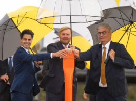 Wasserstoff: Rob Jetten, Minister für Klima- und Energiepolitik, König Willem-Alexander, Han Fennema, CEO Gasunie