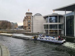 Berlin, Bundestag, Spree, Binnenschiff, HVO, Binnenschifffahrt, BDB