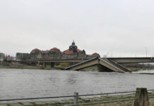 Carolabrücke, Weiße Flotte, Dresden