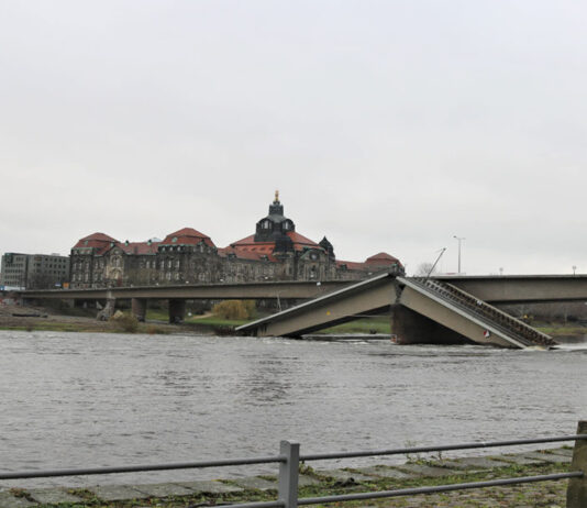 Carolabrücke, Weiße Flotte, Dresden